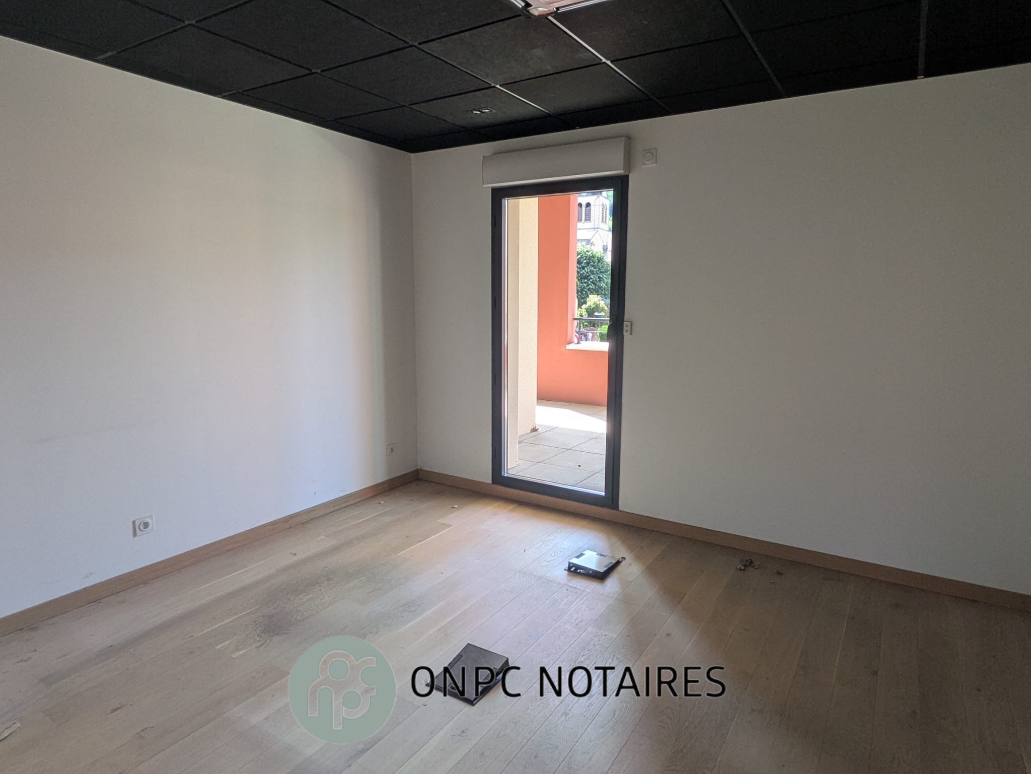 69221-10014 – CONDRIEU – BUREAUX