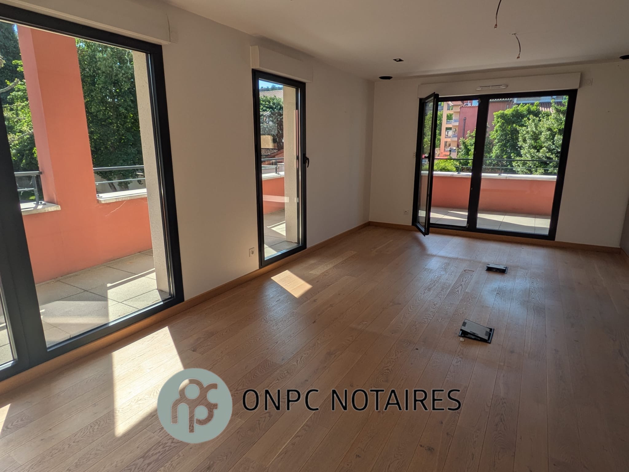 69221-10014 – CONDRIEU – BUREAUX